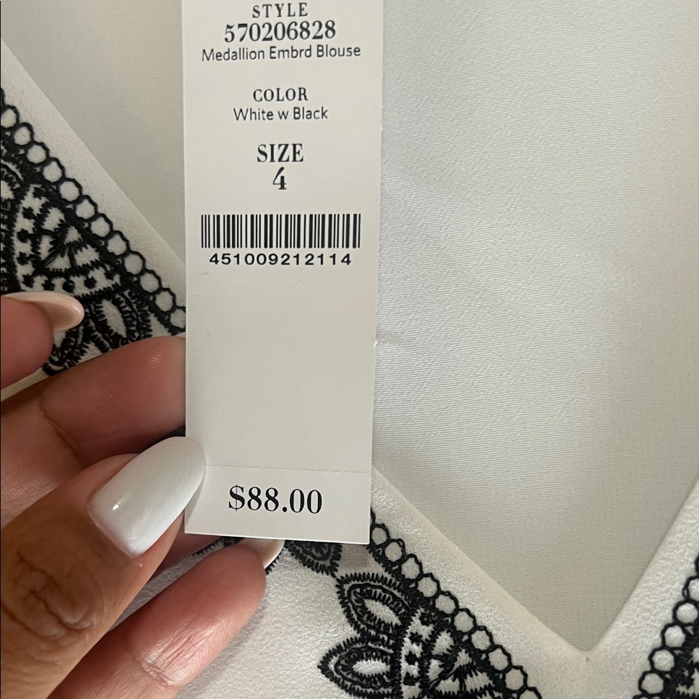 White House Black Market white Top with Black Detailing - Picture 4 of 11